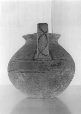 Brocca con ansa sopraelevata